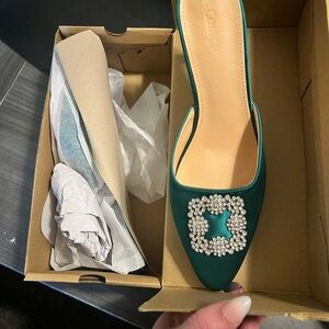 Elegant Green Satin Women's Shoes with Embellished Buckle